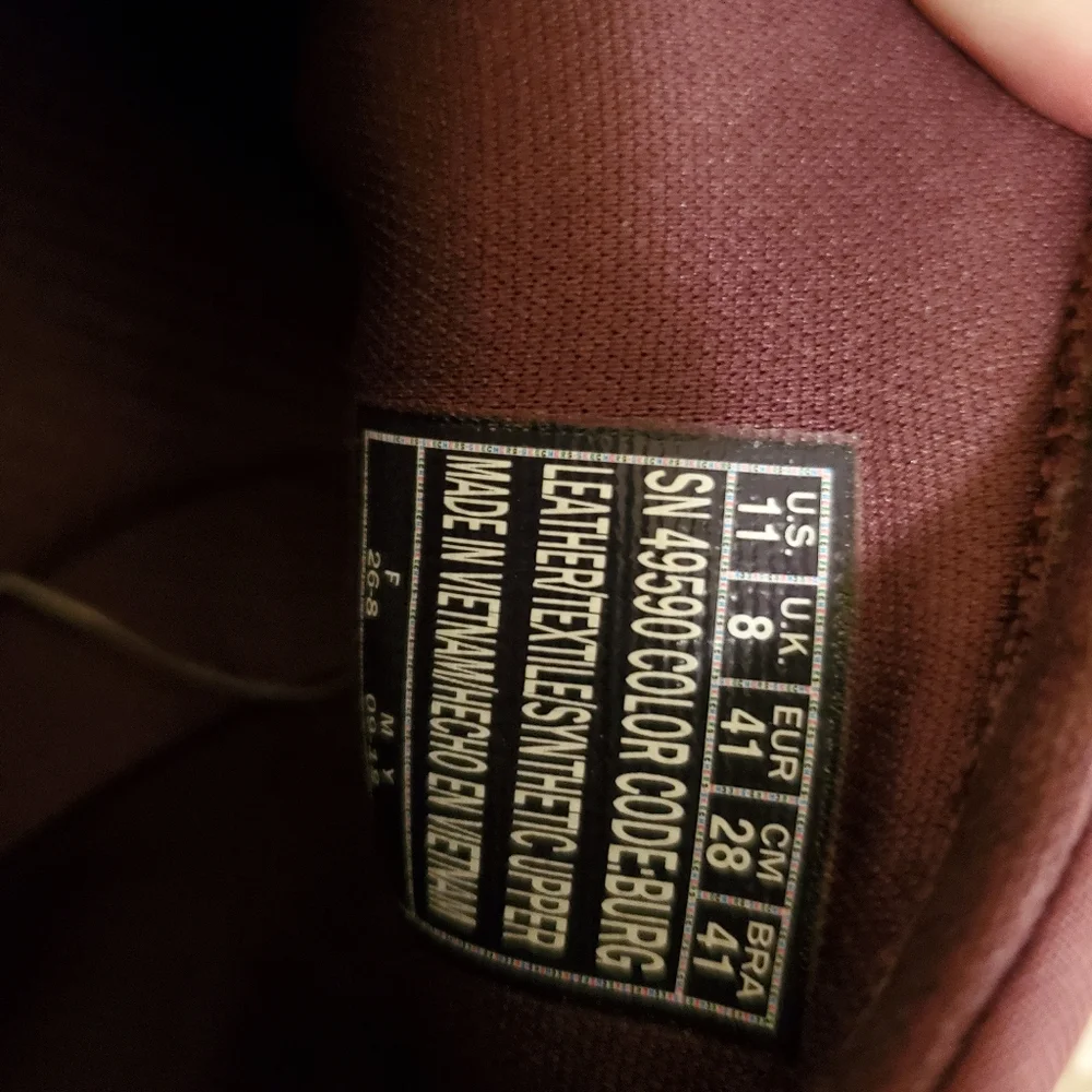 Skechers Women's relaxed fit size 11 suade ankle boots. Burgandy. Side zipper - Picture 6 of 10